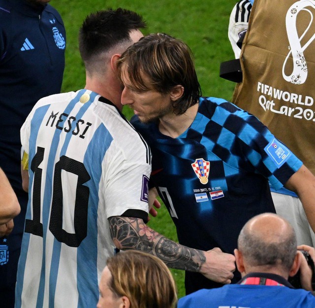 Tiết lộ Modric nhận đề nghị gia nhập Inter Miami từ lời mời của Messi - Ảnh 2.