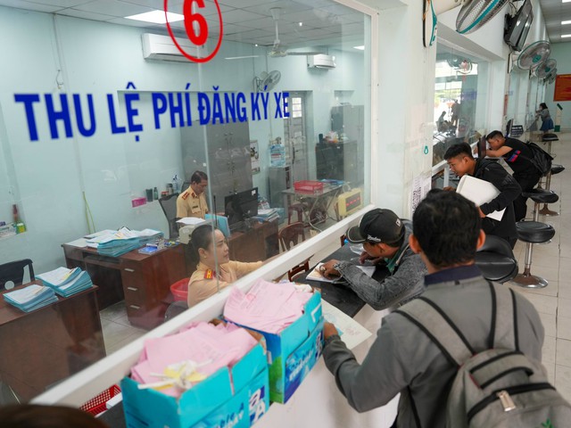 Sang tên đổi chủ xe cũ: Bắt buộc có phiếu xuất xưởng? - Ảnh 2. Sang tên đổi chủ xe cũ: Bắt buộc có phiếu xuất xưởng? - Ảnh 2.