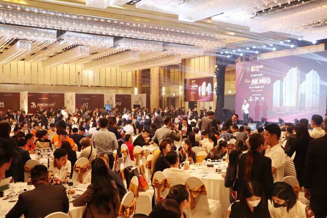 Thị trường bất động sản đóng băng, giá vẫn tăng - Ảnh 1. Thị trường bất động sản đóng băng, giá vẫn tăng - Ảnh 1.