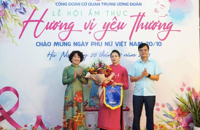 'Cánh mày râu' hào hứng vào bếp thi nấu ăn Ngày phụ nữ Việt Nam - Ảnh 1. 'Cánh mày râu' hào hứng vào bếp thi nấu ăn Ngày phụ nữ Việt Nam - Ảnh 1.