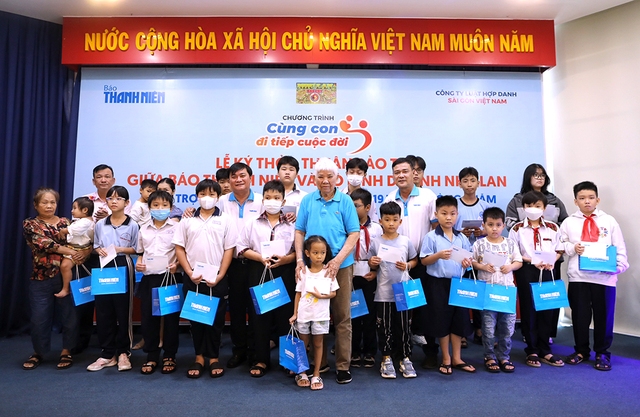Tấm lòng của bà chủ Như Lan dành cho trẻ mồ côi - Ảnh 3. Tấm lòng của bà chủ Như Lan dành cho trẻ mồ côi - Ảnh 3.