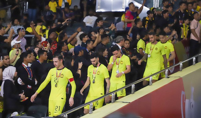 HLV đội Malaysia kêu gọi tuyển thủ không chán nản sau khi 'trở lại mặt đất' - Ảnh 1.