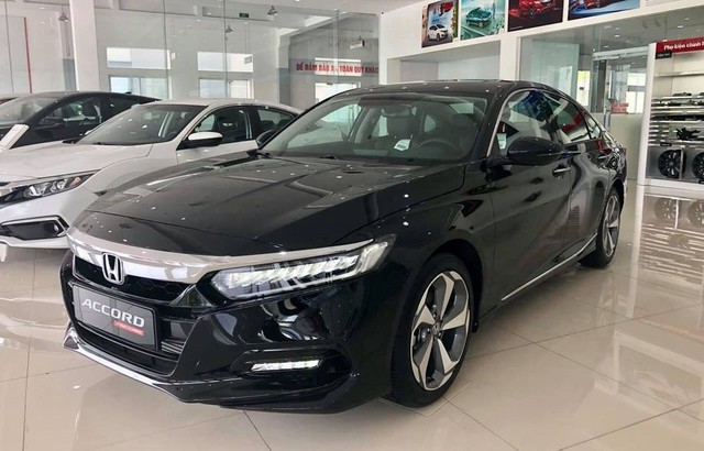 Sedan hạng D: Người Việt vẫn ‘ưu ái’ Toyota Camry - Ảnh 3.