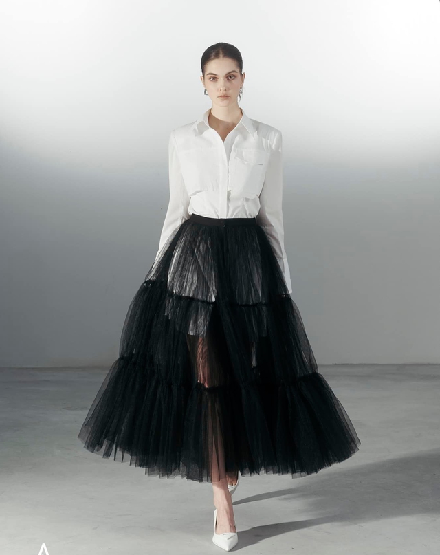 Sức hút từ vẻ đẹp tinh tế tối giản của trang phục mang sắc đen trắng - Ảnh 6.