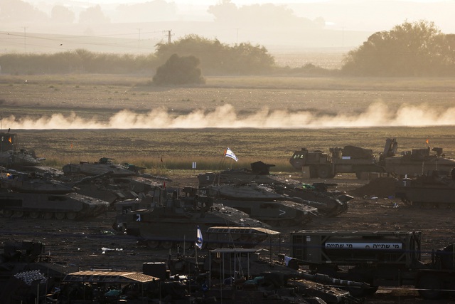 Israel tấn công hơn 100 mục tiêu ở Gaza; xung đột Hamas-Israel sẽ kéo dài nhiều tháng? - Ảnh 2.