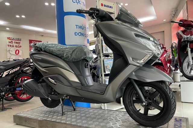 Bán ế, xe tay ga Suzuki Burgman Street 125 được đại lý 'đại hạ giá' xả hàng - Ảnh 2.