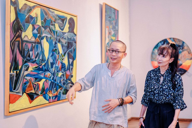 'Giờ thứ 9', sự tung hứng cùng những sắc màu của các họa sĩ trẻ - Ảnh 8. 'Giờ thứ 9', sự tung hứng cùng những sắc màu của các họa sĩ trẻ - Ảnh 8.