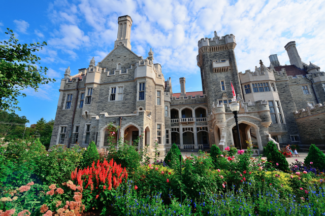 Lâu đài lộng lẫy Casa Loma