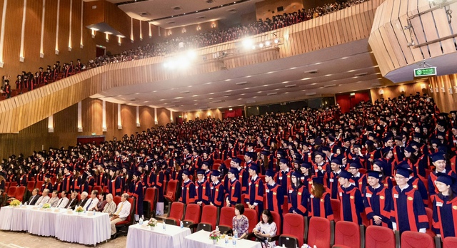 Vì sao phụ huynh có con xuất sắc, giỏi mới nhận thư mời dự lễ tốt nghiệp? - Ảnh 1. Vì sao phụ huynh có con xuất sắc, giỏi mới nhận thư mời dự lễ tốt nghiệp? - Ảnh 1.