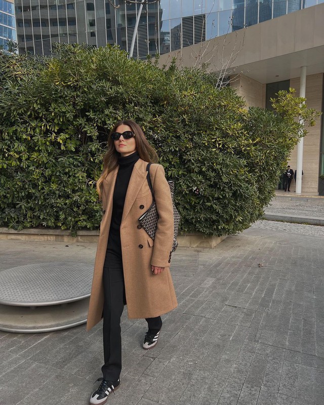 Diện trench coat sành điệu như những cô gái Pháp - Ảnh 1. Diện trench coat sành điệu như những cô gái Pháp - Ảnh 1.