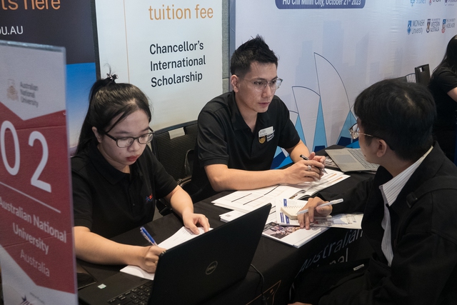 Các trường ĐH top đầu Úc tuyển thẳng học sinh Việt Nam dựa trên điểm học bạ - Ảnh 2.