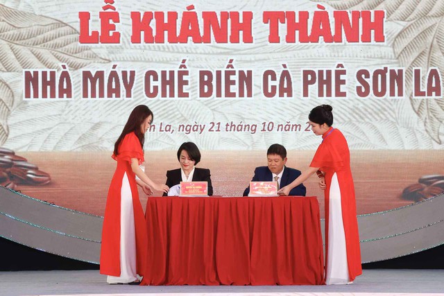 Tổng Giám đốc WinCommerce và Chủ tịch HĐQT Công ty CP Chế biến Cà phê Sơn La ký kết Biên bản ghi nhớ Tổng Giám đốc WinCommerce và Chủ tịch HĐQT Công ty CP Chế biến Cà phê Sơn La ký kết Biên bản ghi nhớ