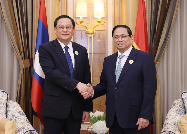 Việt Nam - Lào sẽ kết nối đường bộ, đường sắt theo hướng đông tây - Ảnh 1.