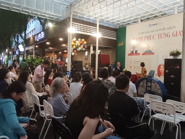 Tìm về bình an với ‘Hạnh phúc từng giây’ của tác giả Vũ Thành Vinh - Ảnh 2. Tìm về bình an với ‘Hạnh phúc từng giây’ của tác giả Vũ Thành Vinh - Ảnh 2.