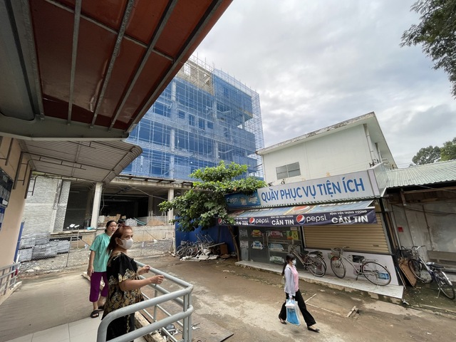 Bệnh viện ở TP.HCM quá tải, xuống cấp, nhưng xây mới quá 'ì ạch' - Ảnh 1. Bệnh viện ở TP.HCM quá tải, xuống cấp, nhưng xây mới quá 'ì ạch' - Ảnh 1.