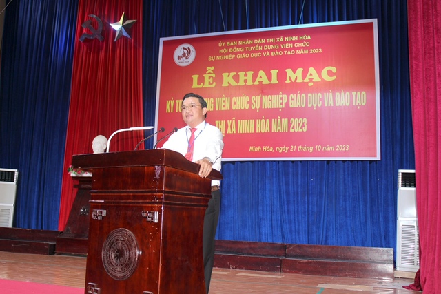 Thị xã Ninh Hòa khai mạc kỳ thi tuyển dụng viên chức giáo dục năm 2023 - Ảnh 1. Thị xã Ninh Hòa khai mạc kỳ thi tuyển dụng viên chức giáo dục năm 2023 - Ảnh 1.