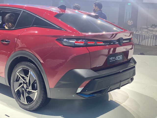 Ưu - nhược Peugeot 408 GT: xe 'dân chơi' đáng tiền - Ảnh 2. Ưu - nhược Peugeot 408 GT: xe 'dân chơi' đáng tiền - Ảnh 2.