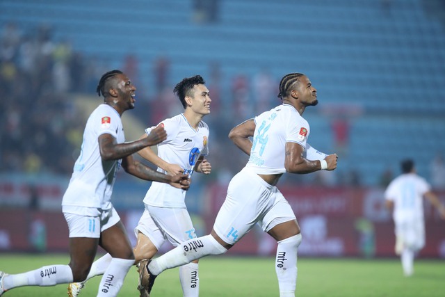 CLB Nam Định trở thành đội bóng có chiến thắng đầu tiên tại V-League - Ảnh 6.