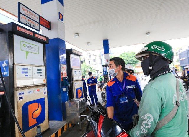 Giá xăng dầu hôm nay 23.10.2023: Xăng trong nước chiều nay tăng, thế giới lại giảm nhẹ - Ảnh 1. Giá xăng dầu hôm nay 23.10.2023: Xăng trong nước chiều nay tăng, thế giới lại giảm nhẹ - Ảnh 1.