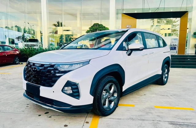 Cận cảnh Hyundai Custin bản tiêu chuẩn, giá 850 triệu có đáng tiền?   - Ảnh 1.