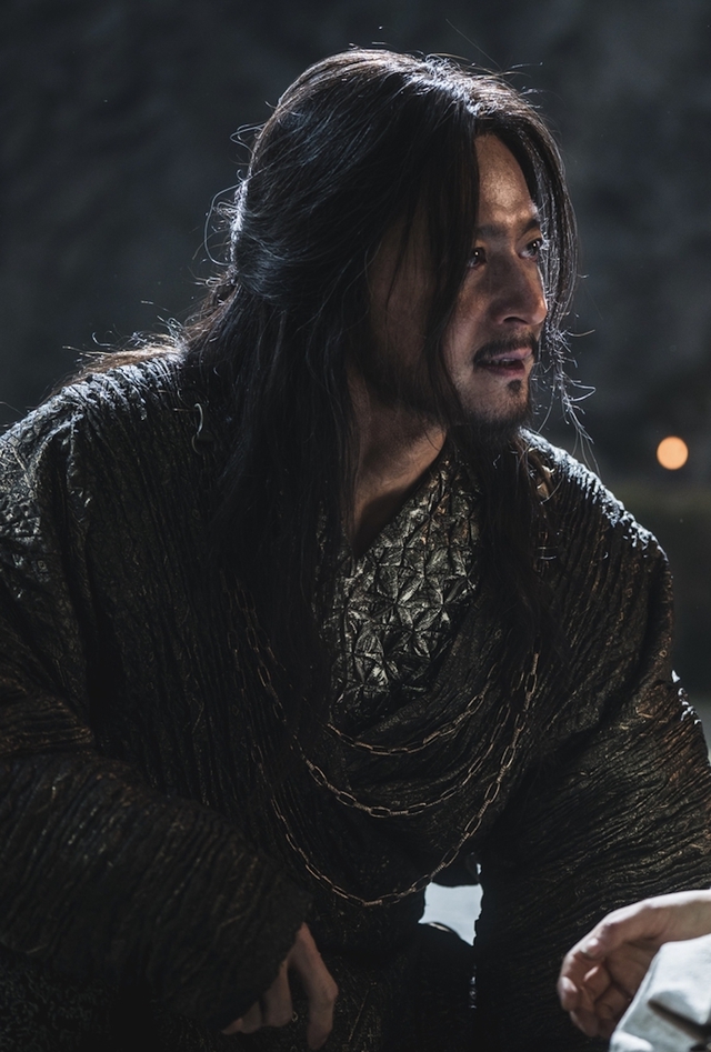 Jang Dong Gun chết thảm trong tập cuối 'Niên sử ký Arthdal' mùa 2 - Ảnh 1.
