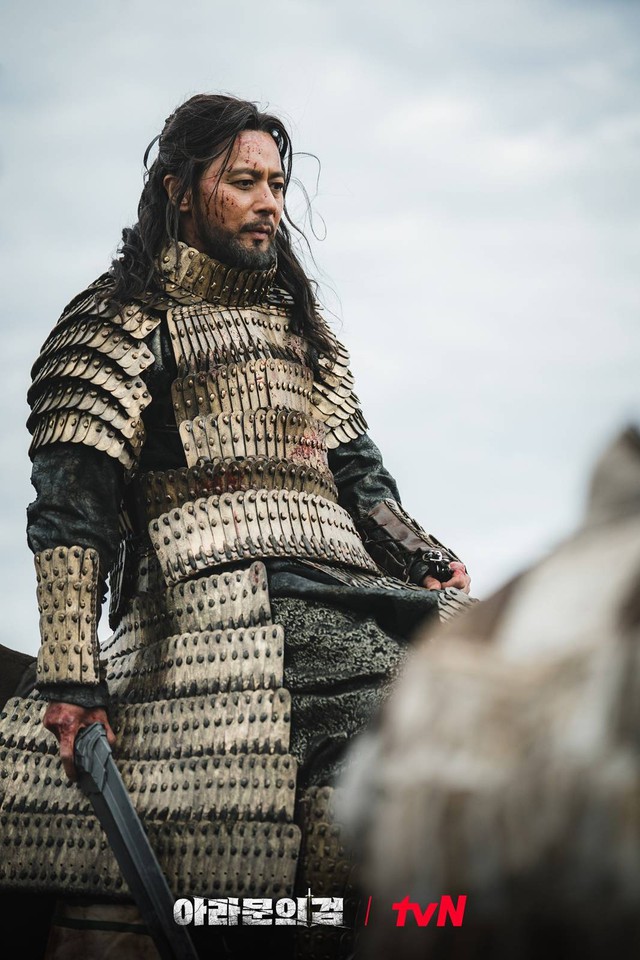 Jang Dong Gun chết thảm trong tập cuối 'Niên sử ký Arthdal' mùa 2 - Ảnh 2. Jang Dong Gun chết thảm trong tập cuối 'Niên sử ký Arthdal' mùa 2 - Ảnh 2.