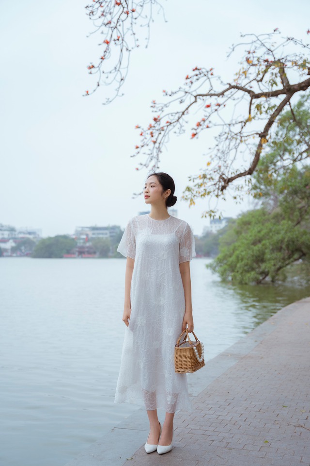Đầm suông Linen Hàn 2 lớp thêu hoa LAHSTORE, Váy suông dáng dài sát nách cổ  V - DSLTH05 (Trắng) | Shopee Việt Nam
