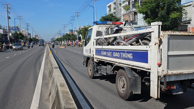  Vừa rút tiền tại ngân hàng đi qua đường bị xe tông tử vong - Ảnh 1.