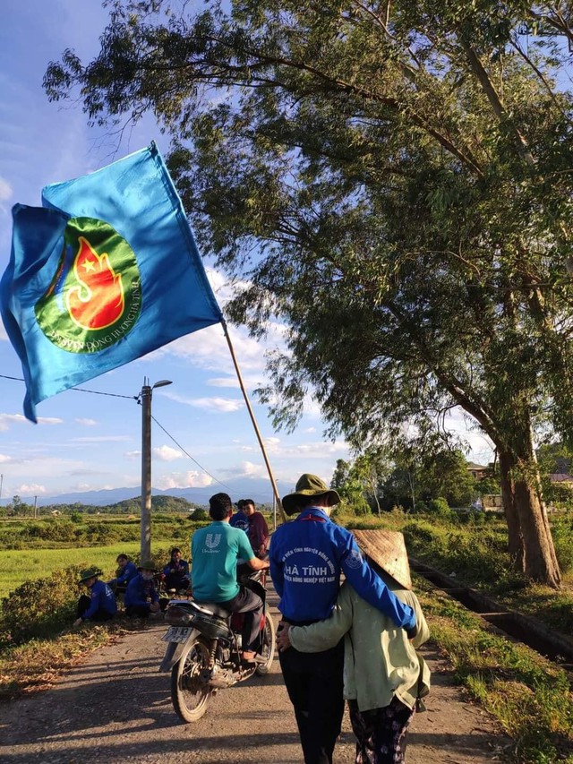 'Ăn cơm nhà vác tù và hàng tổng' - Ảnh 6.