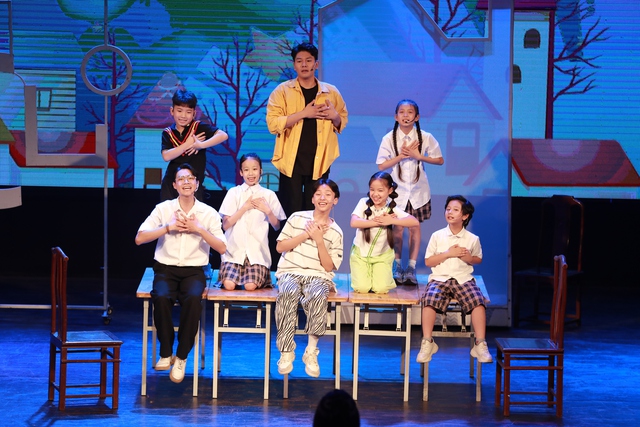 'Viên đá ngũ sắc' – nhạc kịch về cậu bé Thiện Nhân - Ảnh 1. 'Viên đá ngũ sắc' – nhạc kịch về cậu bé Thiện Nhân - Ảnh 1.