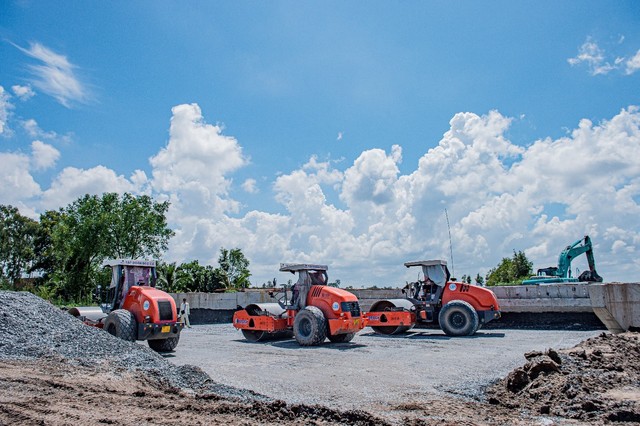 Công trường cao tốc Mỹ Thuận - Cần Thơ hối hả thi công - Ảnh 4.