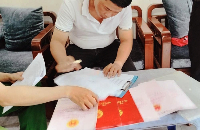 Lừa đảo 'hô biến' đất trồng cây thành đất ở, chiếm đoạt tiền tỉ - Ảnh 1. Lừa đảo 'hô biến' đất trồng cây thành đất ở, chiếm đoạt tiền tỉ - Ảnh 1.