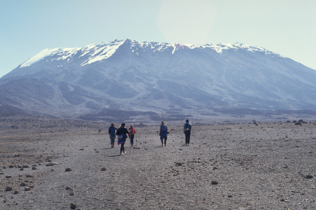 Trekking chinh phục đỉnh Kilimanjaro - 'Nóc nhà' châu Phi - Ảnh 5.