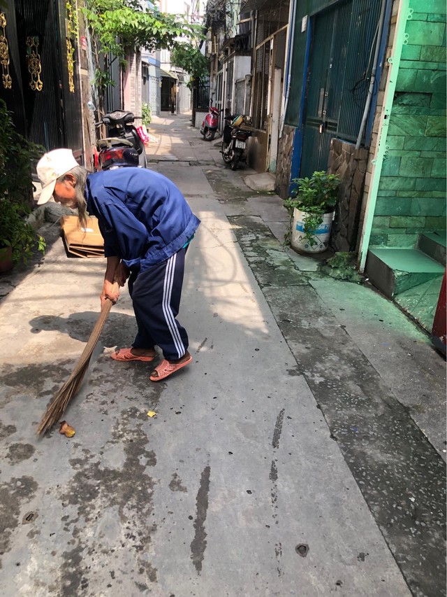 Tiếng chổi trong sương - Ảnh 1. Tiếng chổi trong sương - Ảnh 1.