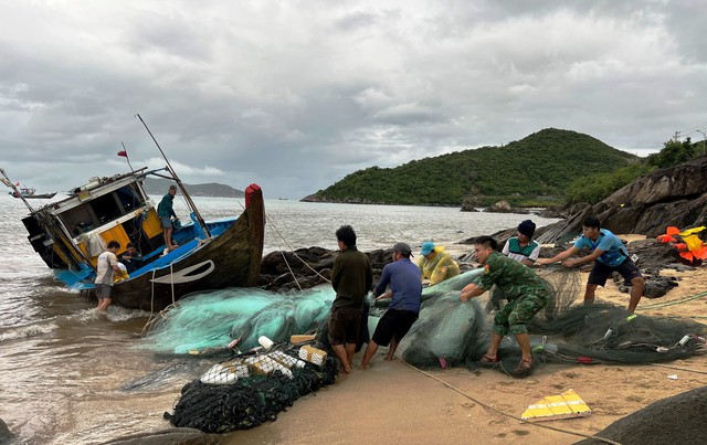 Quảng Nam: Kịp thời ứng cứu 4 ngư dân gặp nạn trên vùng biển Cù Lao Chàm - Ảnh 1.