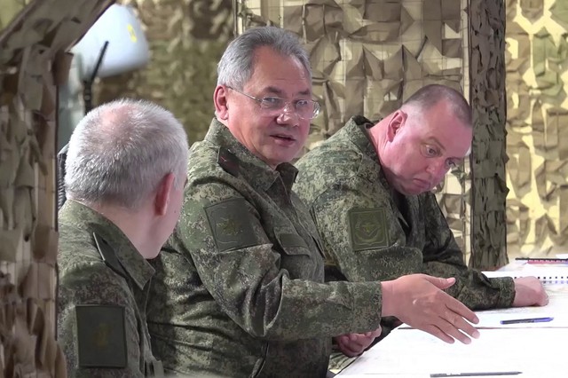 Bộ trưởng Quốc phòng Nga đến Donetsk; Ukraine nói ATACMS ‘vượt mong đợi’ - Ảnh 1.