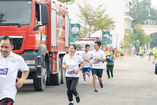 Trên mỗi vận động viên, ai cũng nở nụ cười tươi khi đã chinh phục được đường chạy và chính bản thân mình Trên mỗi vận động viên, ai cũng nở nụ cười tươi khi đã chinh phục được đường chạy và chính bản thân mình