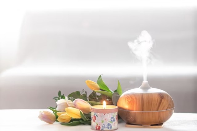 Nến thơm và tinh dầu là những mẹo đuổi côn trùng của nhiều gia đình (Nguồn: Freepik) Nến thơm và tinh dầu là những mẹo đuổi côn trùng của nhiều gia đình (Nguồn: Freepik)
