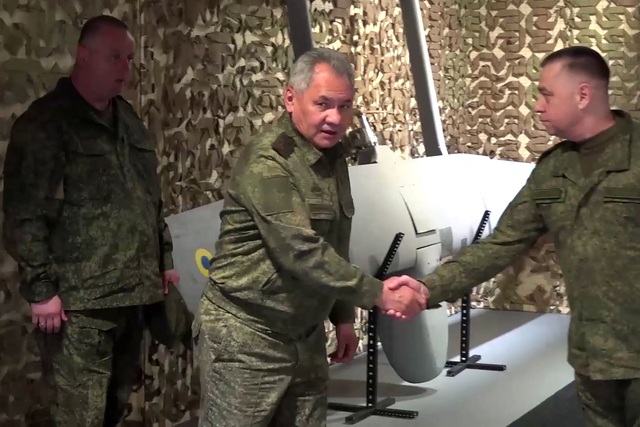 Bộ trưởng Quốc phòng Nga đến miền đông Ukraine - Ảnh 1.
