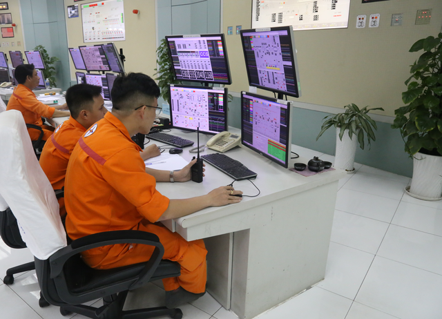 Chủ động áp dụng khoa học công nghệ và chuyển đổi số đảm bảo vận hành an toàn, ổn định, tin cậy các nhà máy Ảnh: Mộng Huyền Chủ động áp dụng khoa học công nghệ và chuyển đổi số đảm bảo vận hành an toàn, ổn định, tin cậy các nhà máy Ảnh: Mộng Huyền