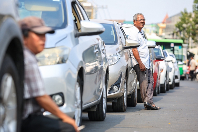“Đi trước một bước” để tránh ùn tắc đăng kiểm - Ảnh 2. “Đi trước một bước” để tránh ùn tắc đăng kiểm - Ảnh 2.