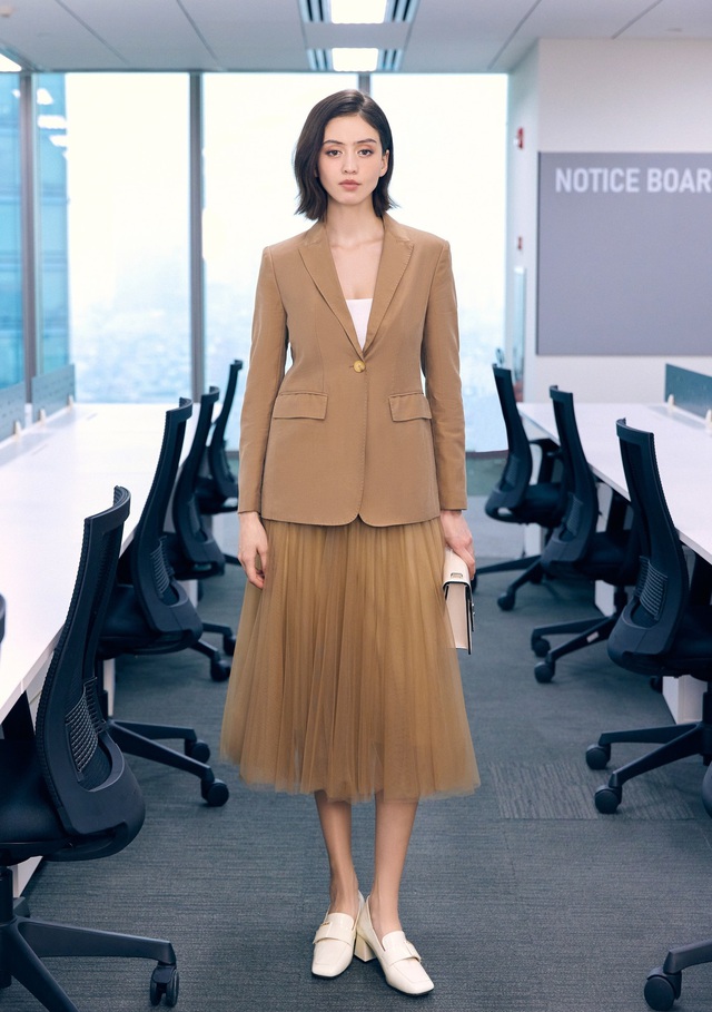 Bí quyết diện trang phục màu trung tính thời thượng - Ảnh 7. Bí quyết diện trang phục màu trung tính thời thượng - Ảnh 7.