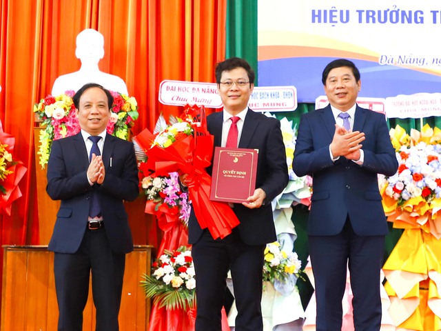 Trường ĐH Kinh tế - ĐH Đà Nẵng có tân hiệu trưởng - Ảnh 2.