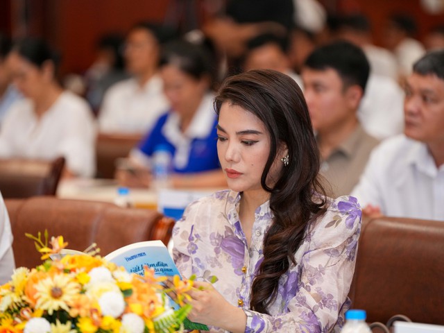 Báo Thanh Niên và EVNHCMC trao giải cuộc thi viết 'Tiết kiệm điện thành thói quen' - Ảnh 3. Báo Thanh Niên và EVNHCMC trao giải cuộc thi viết 'Tiết kiệm điện thành thói quen' - Ảnh 3.