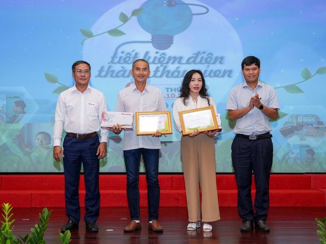 Báo Thanh Niên và EVNHCMC trao giải cuộc thi viết 'Tiết kiệm điện thành thói quen' - Ảnh 15.