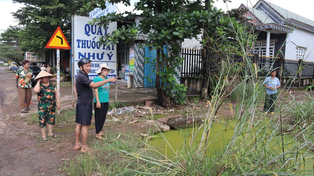 Bình Phước: Người dân “chịu trận” bởi mùi hôi thối từ nước thải trên đường ĐT.753 - Ảnh 1. Bình Phước: Người dân “chịu trận” bởi mùi hôi thối từ nước thải trên đường ĐT.753 - Ảnh 1.