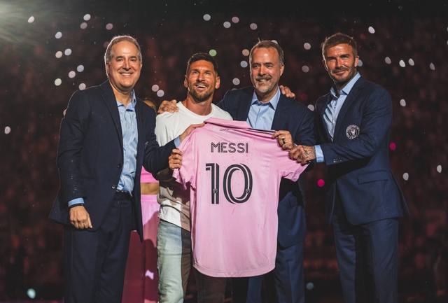 Messi giúp Inter Miami đạt doanh thu bán áo đấu kỷ lục bỏ xa M.U, Real Madrid - Ảnh 1.
