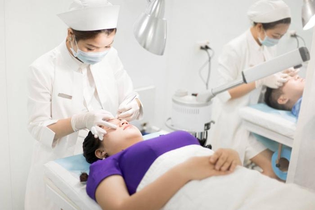 Thực hư việc lấy mụn thẩm mỹ và cách điều trị làm đẹp da mụn - Ảnh 2. Thực hư việc lấy mụn thẩm mỹ và cách điều trị làm đẹp da mụn - Ảnh 2.