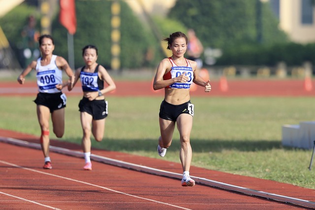 Nguyễn Thị Oanh vượt thử thách khắc nghiệt ở giải điền kinh vô địch quốc gia 2023 - Ảnh 1.