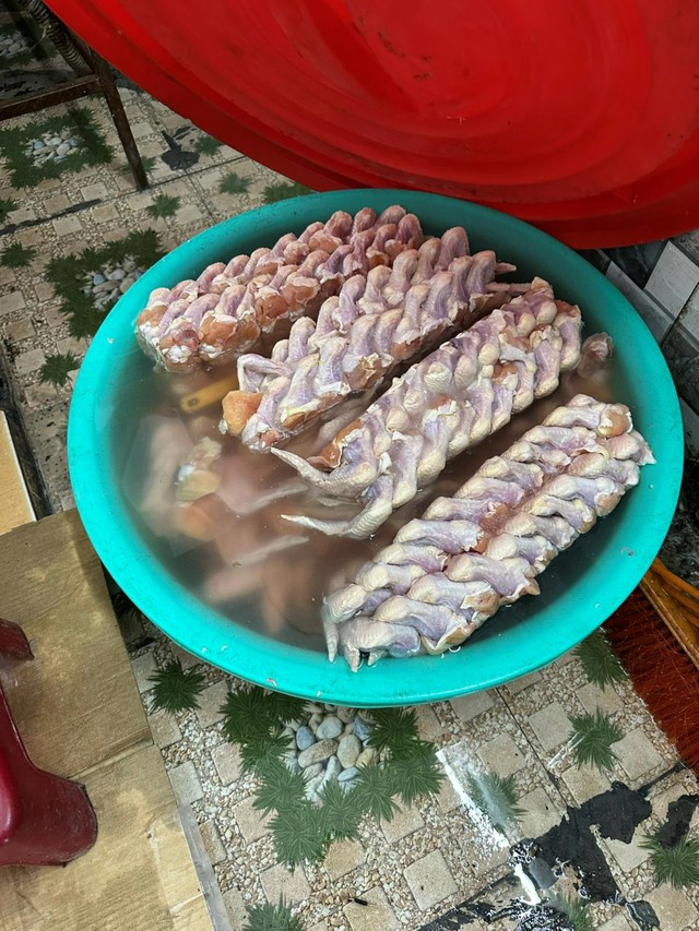 Đà Nẵng: Phát hiện cơ sở nem chua rán, cánh gà rán không nguồn gốc, xuất xứ - Ảnh 1. Đà Nẵng: Phát hiện cơ sở nem chua rán, cánh gà rán không nguồn gốc, xuất xứ - Ảnh 1.